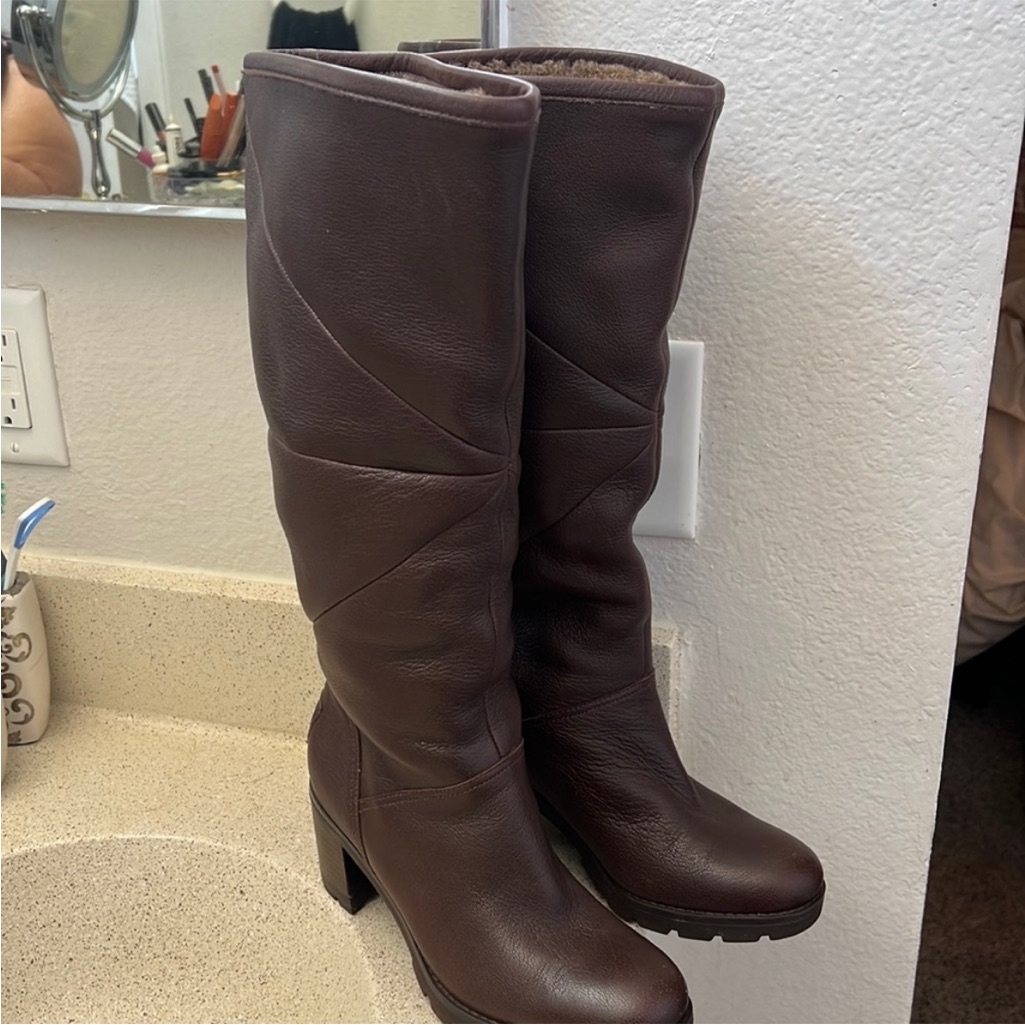 New. Ugg.
